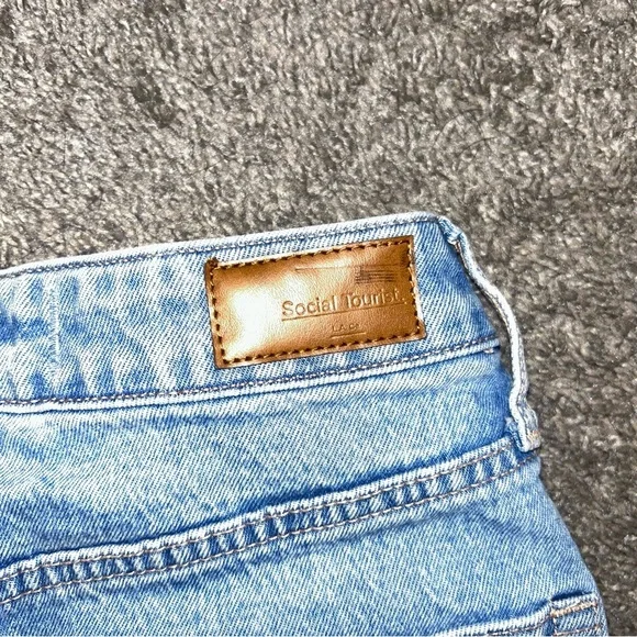 Social Tourist Ultra Highrise Baggy Wide Heart Patch Jeans - Picture 10 of 10